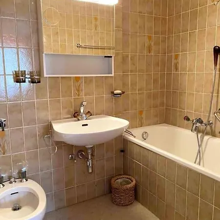 In/out 150 M, 2 , 6 Personnes.